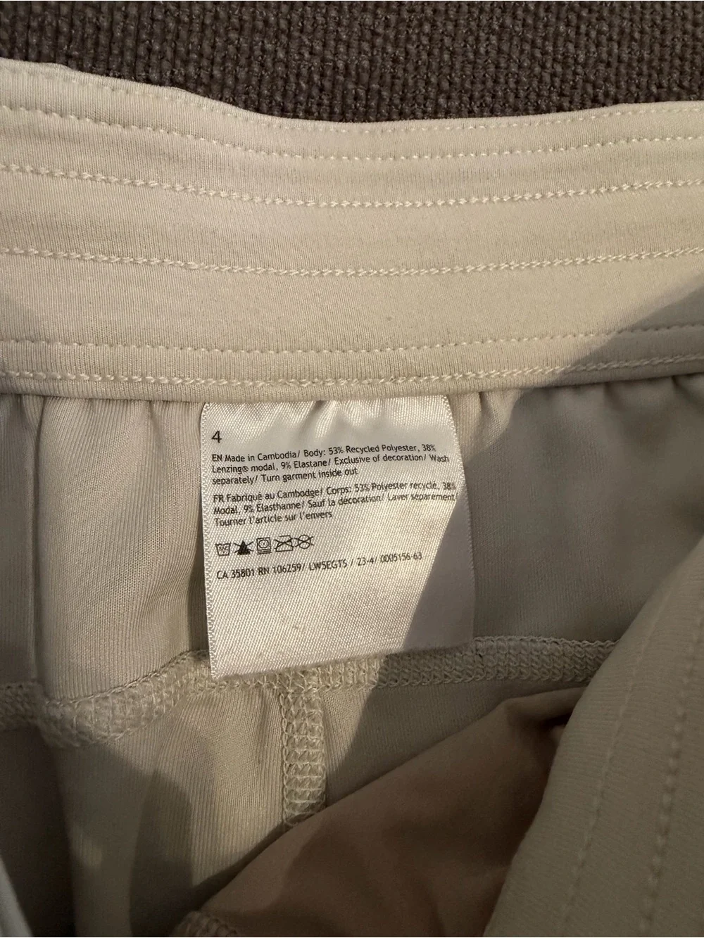 Lululemon Softstreme High-Rise Cropped Pant in Bone- Size 4